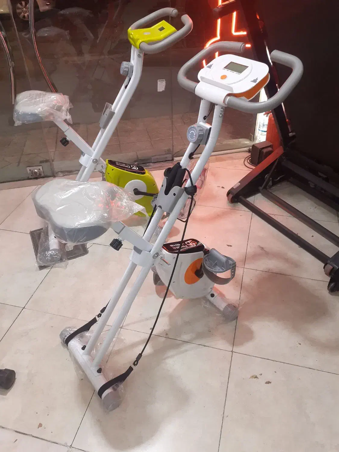 دوچرخه ثابت  آکبند ( تاشو ) طرح جدید ( آپارتمانی )|تجهیزات ورزشی|تبریز, |دیوار