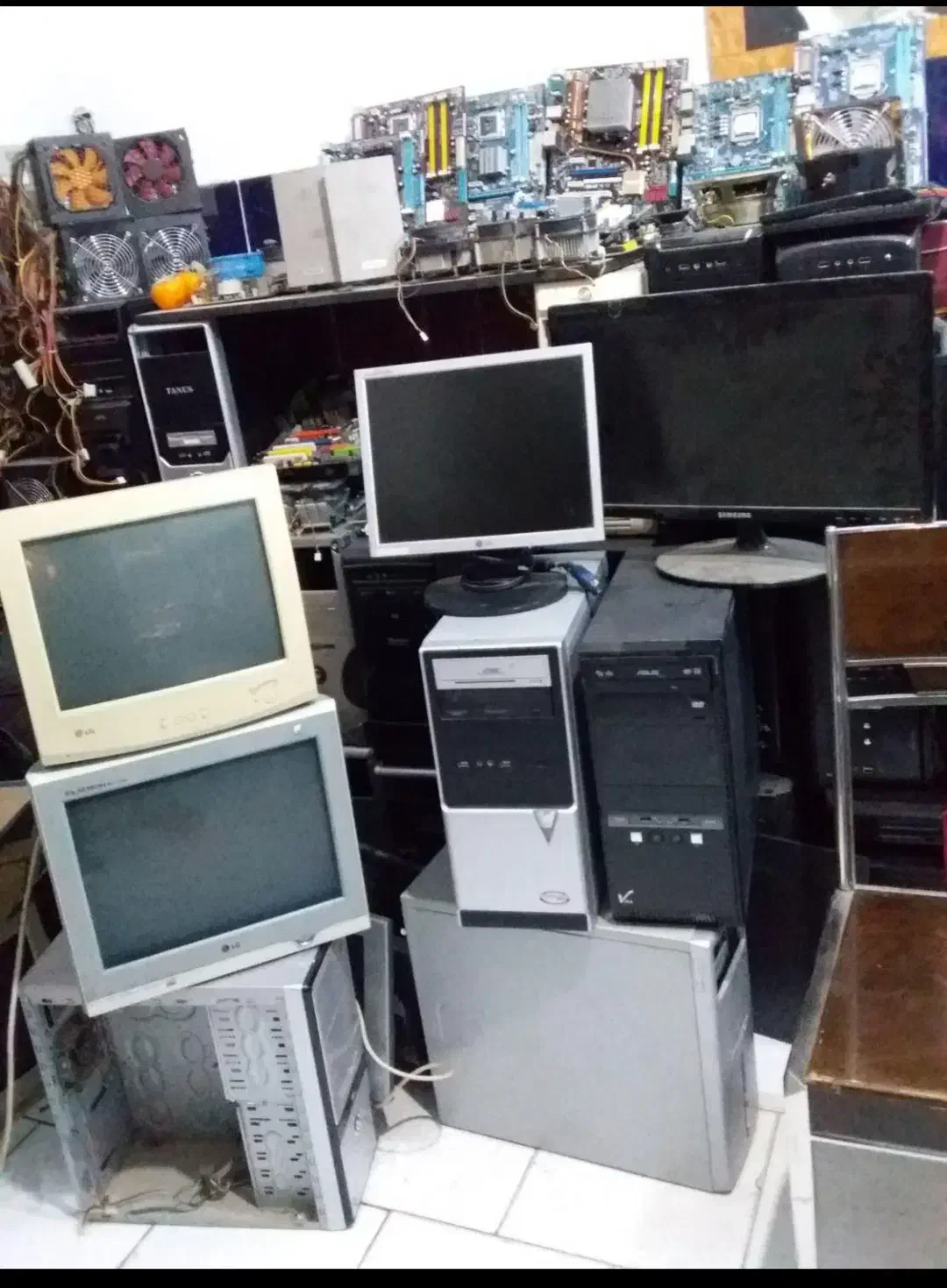 خ کامپیوتر وکیس قدیمی خراب وسوخته|قطعات و لوازم جانبی رایانه|مشهد, امیریه|دیوار