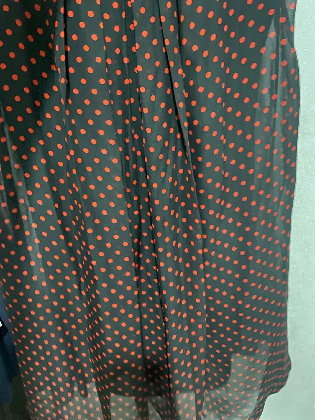 پیراهن زنانه|لباس|قم, انسجام|دیوار