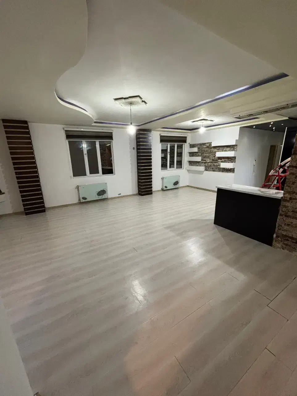 ۱۰۳متری/پکیج/پارکینگ/تکمیل/بر خیابان اصلی|فروش آپارتمان|آستارا, |دیوار