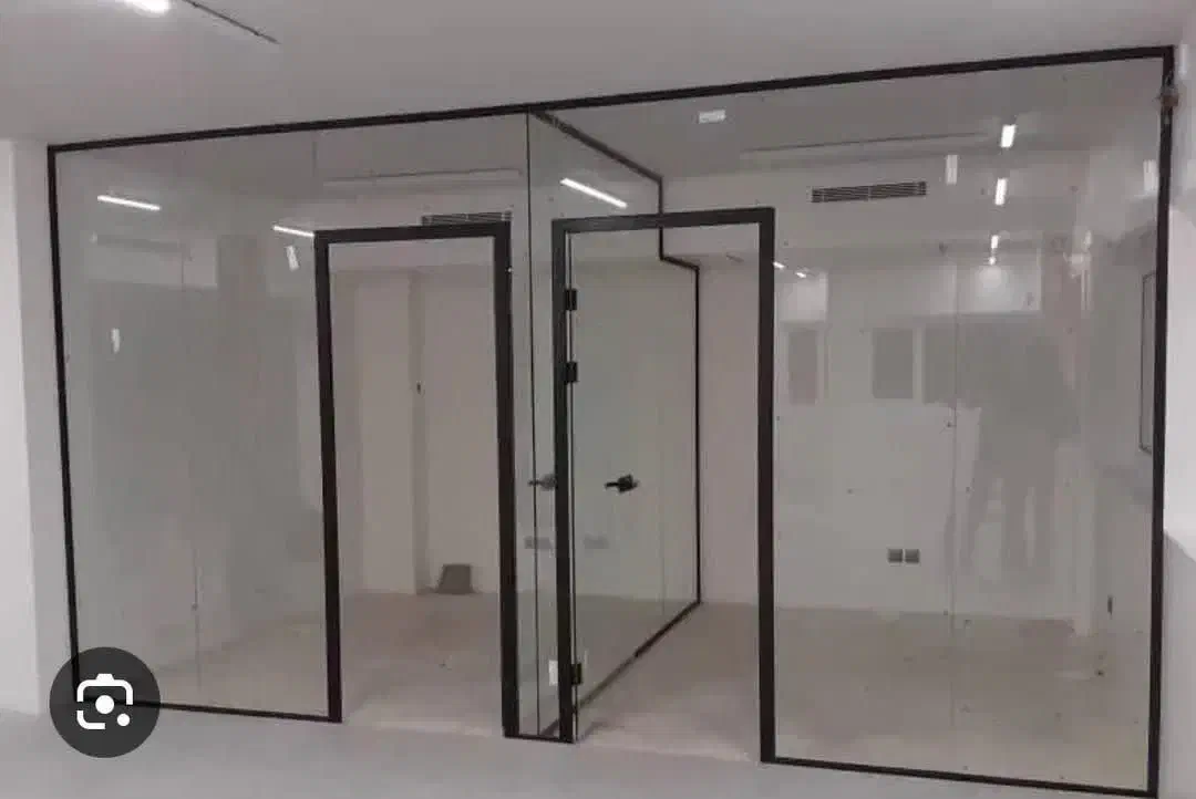 طراحی و اجرای شیشه سکوریت وسازه های شیشه ای|خدمات پیشه و مهارت|نورآباد, |دیوار