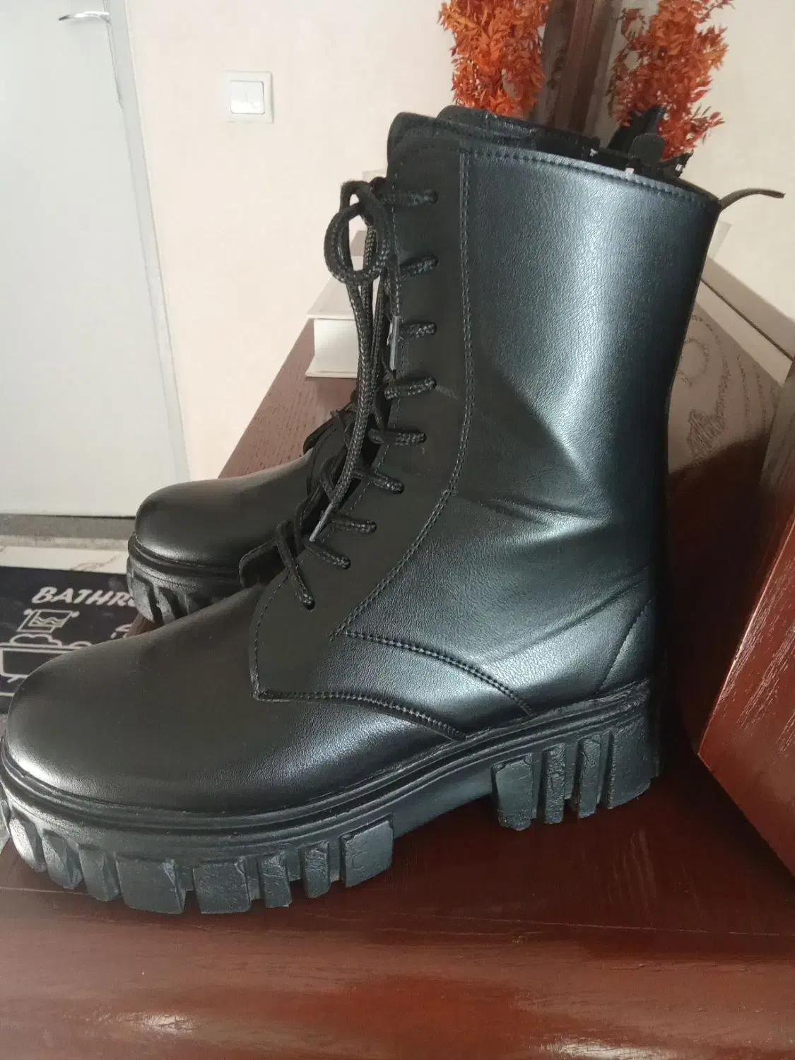 نیم بوت زنانه|کیف، کفش، کمربند|پرند, فاز ۴|دیوار