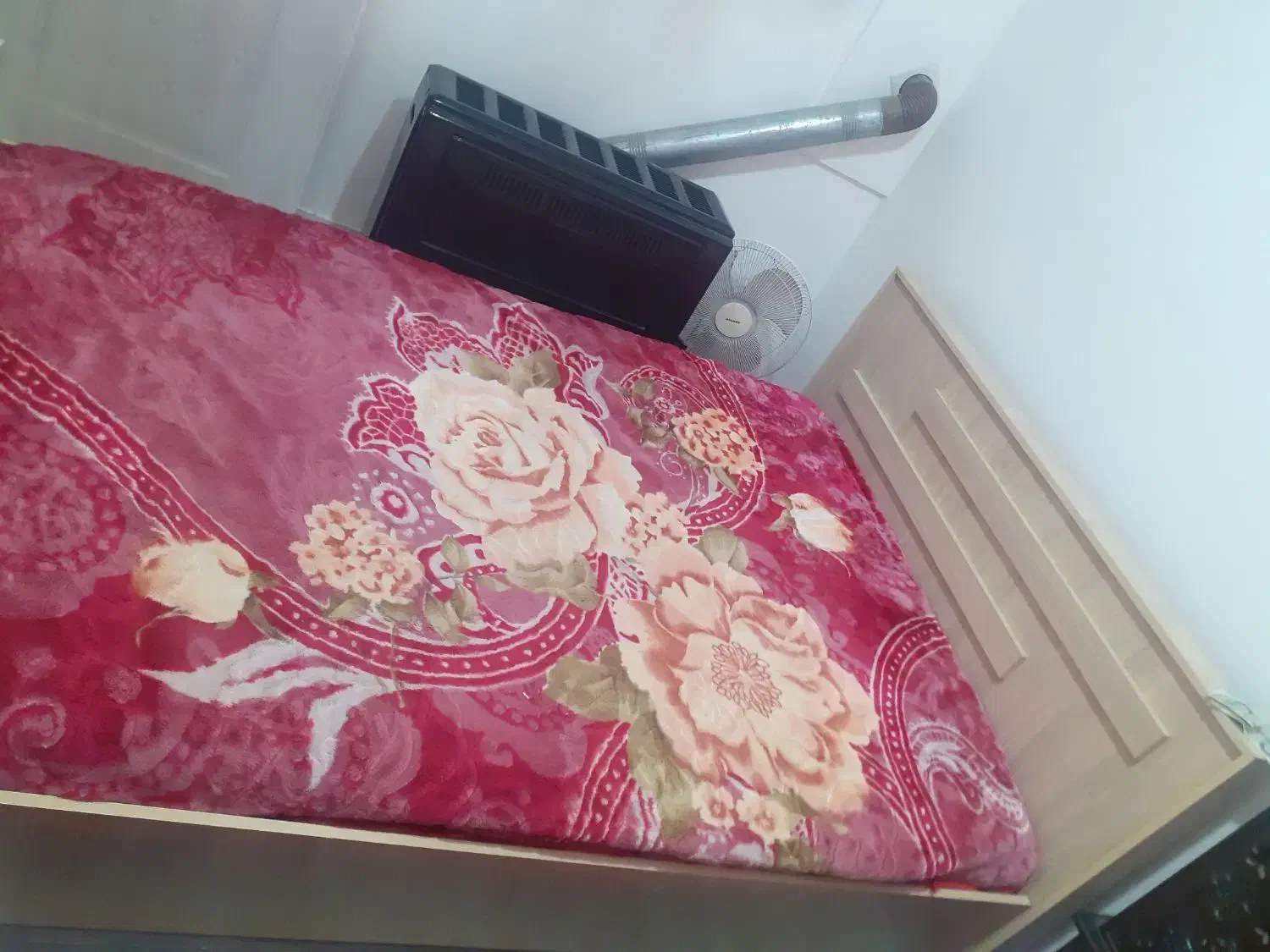 تخت خواب دونفره سالم همراه باتشک|تخت و سرویس خواب|نیشابور, ابراهیمی|دیوار