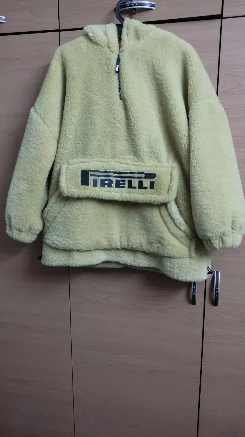 کاپشن ،هودی|لباس|فولادشهر, C4|دیوار