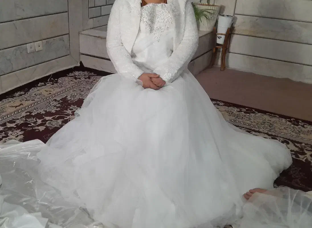 3عدد لباس عروس،چند عدد ژپون و شنل|لباس|خمینی‌شهر, |دیوار