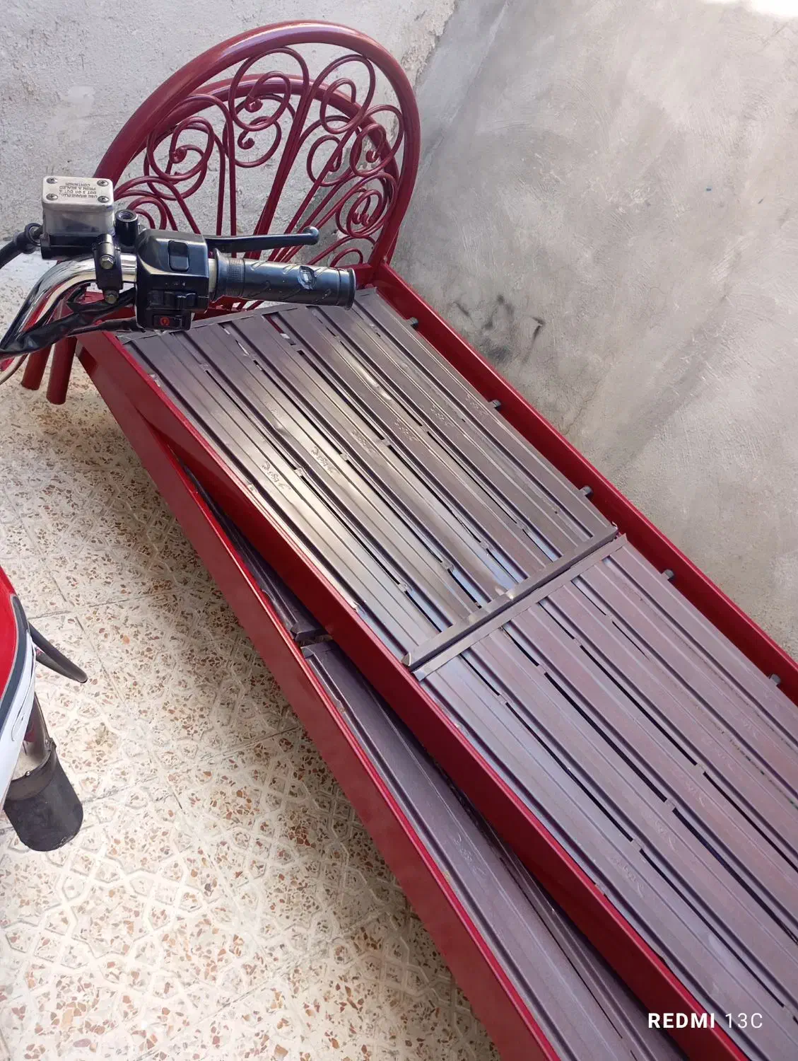 دوتا تخت خواب|مبلمان خانگی و میز عسلی|بانه, |دیوار