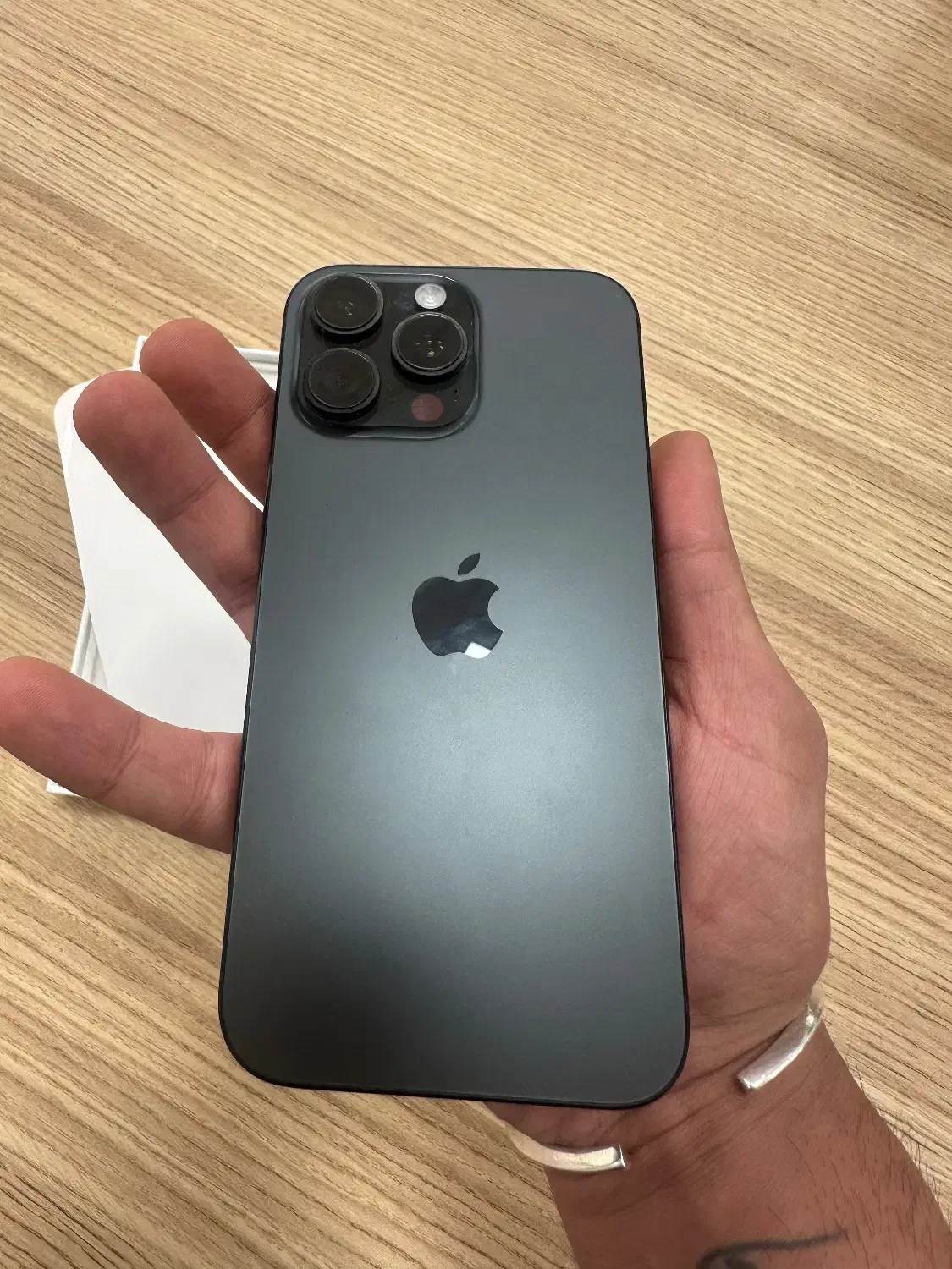 ۱۶pro max|موبایل|اصفهان, باغ نگاره|دیوار