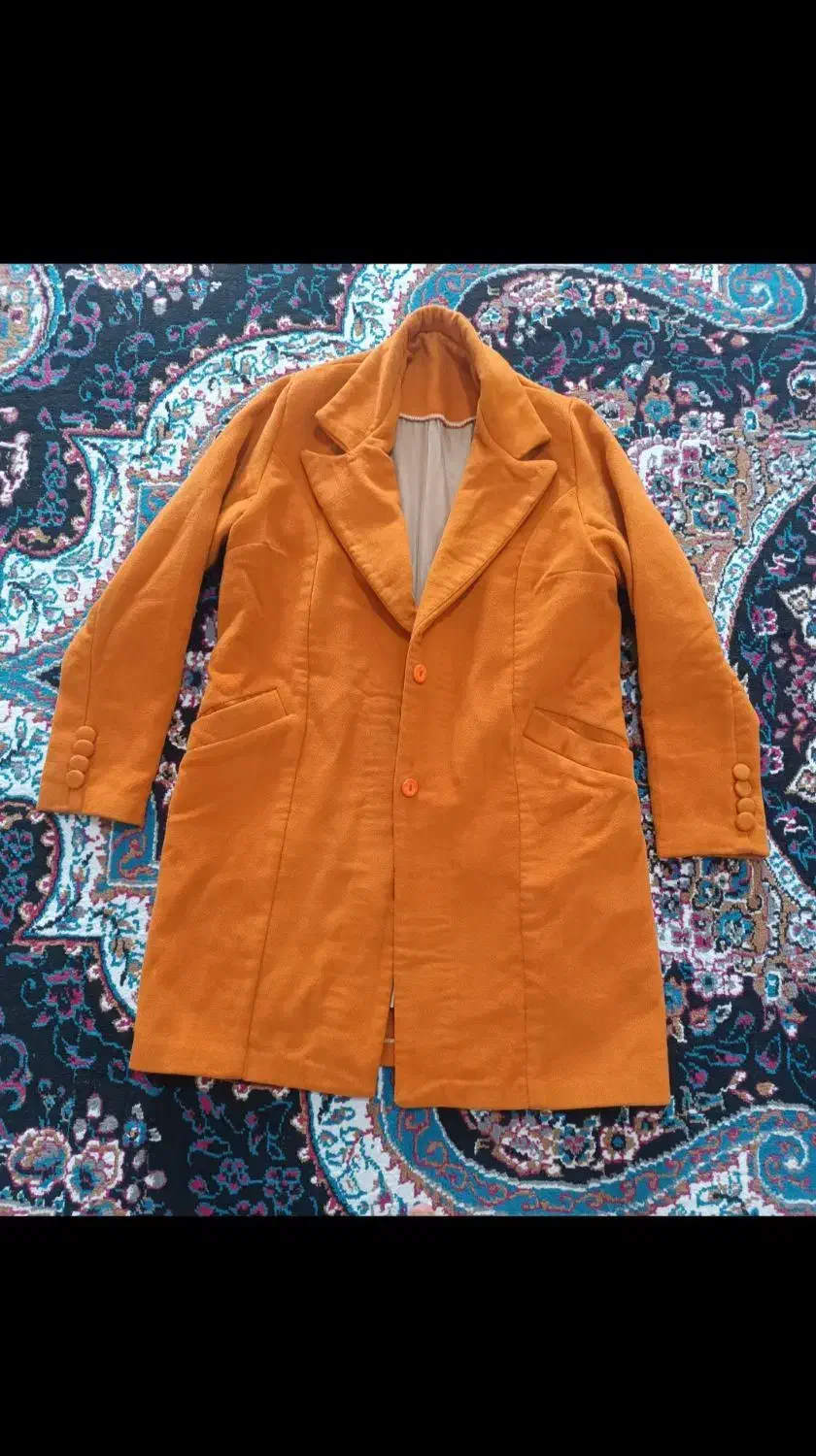 یک گونی لباس|لباس|رباط‌کریم, رباط‌کریم|دیوار