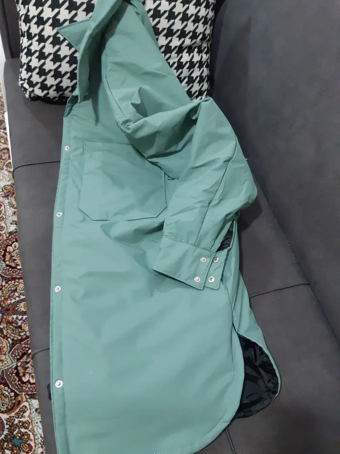 بارونی|لباس|ری, علایین|دیوار