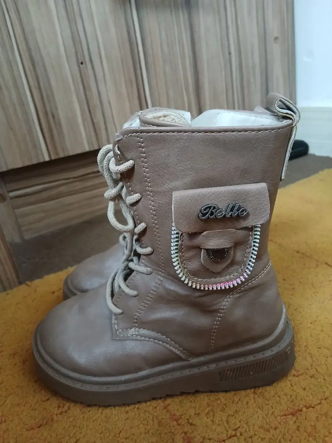 پوتین بچگانه|کفش و لباس بچه|رشت, جماران|دیوار