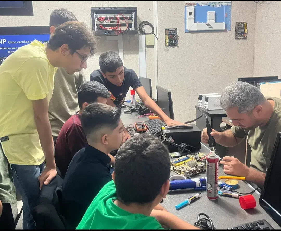 آموزش تعمیرات برد و معرفی به فنی و حرفه ای|خدمات آموزشی|شهریار, شهرک وائین|دیوار