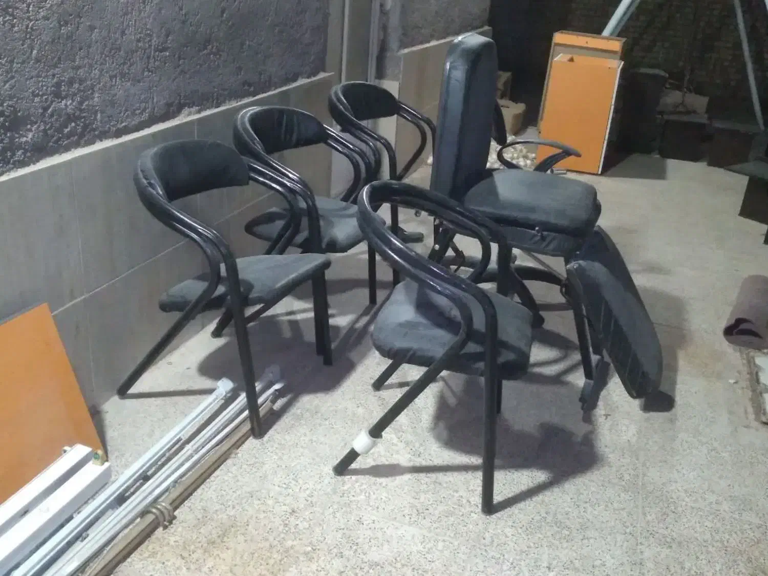 ویترین آرایشگاه|آرایشگاه و سالن‌های زیبایی|کاشان, شهرک صنعتی کویر|دیوار