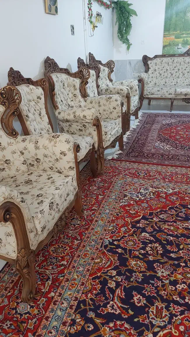 مبل سلطنتی ۹نفره به همراه دومیزعسلی کوچک|مبلمان خانگی و میز عسلی|کرمانشاه, |دیوار