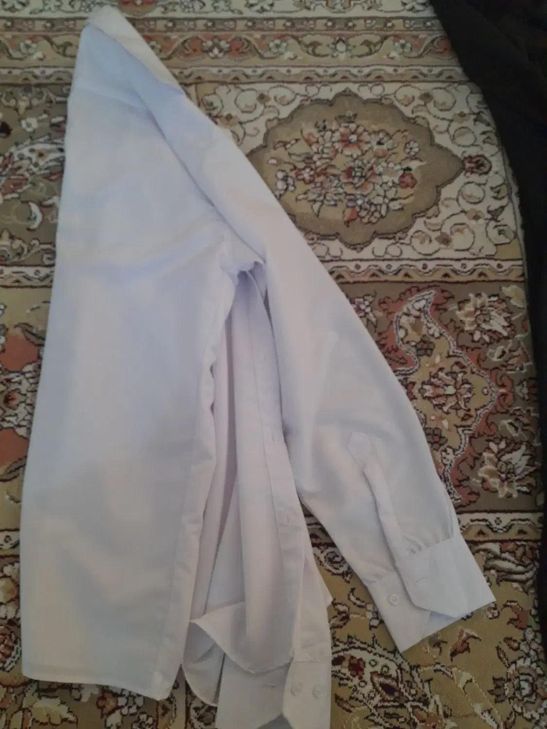 پیراهن سفید|لباس|اندیمشک, |دیوار