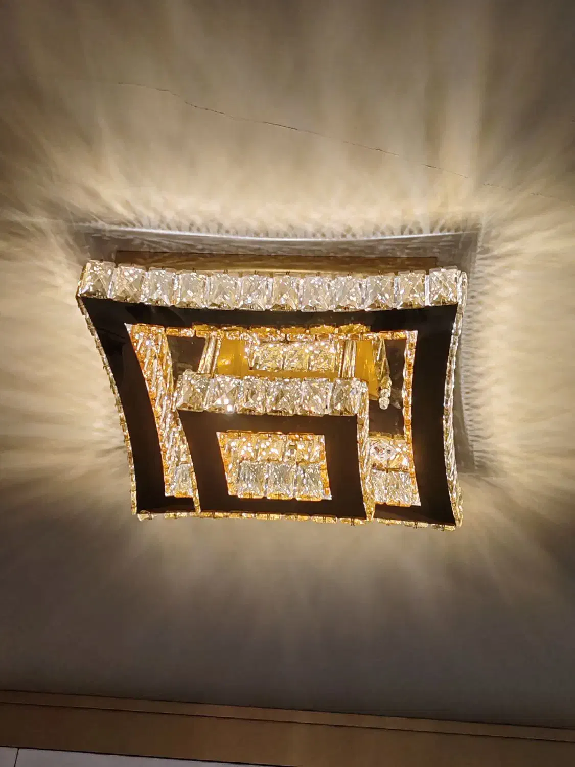 لوستر سقفی|لوستر و چراغ آویز|سبزوار, کاشفی شمالی (دادگستری)|دیوار