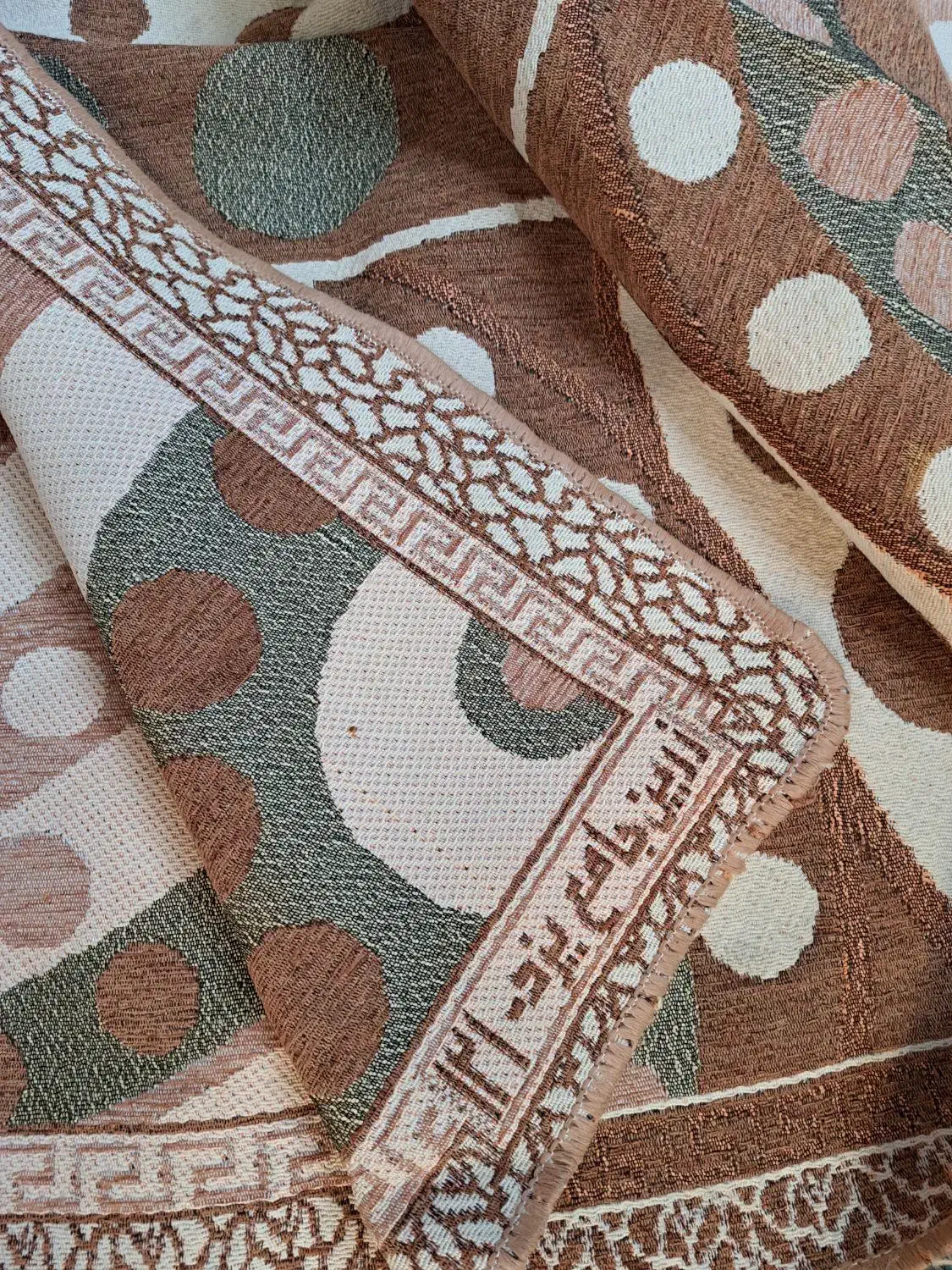 روفرشی ۱۲ متری|روفرشی|قم, چهل درخت‎|دیوار