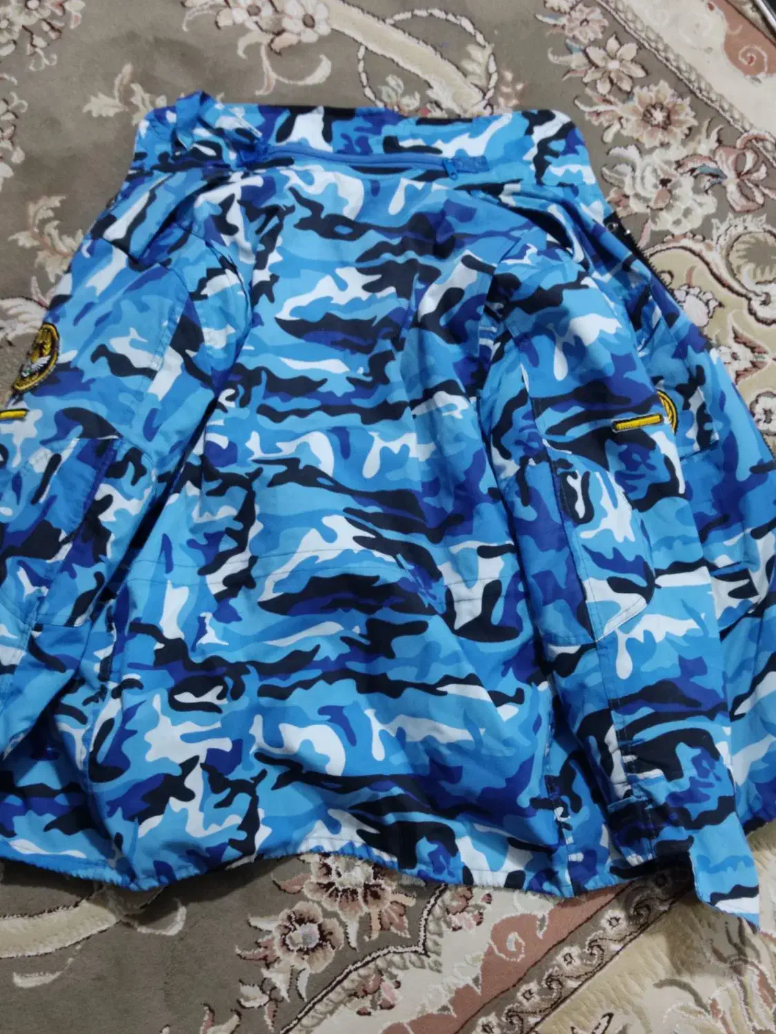 اور کت ارتش|لباس|شیراز, شهرک مدرس|دیوار