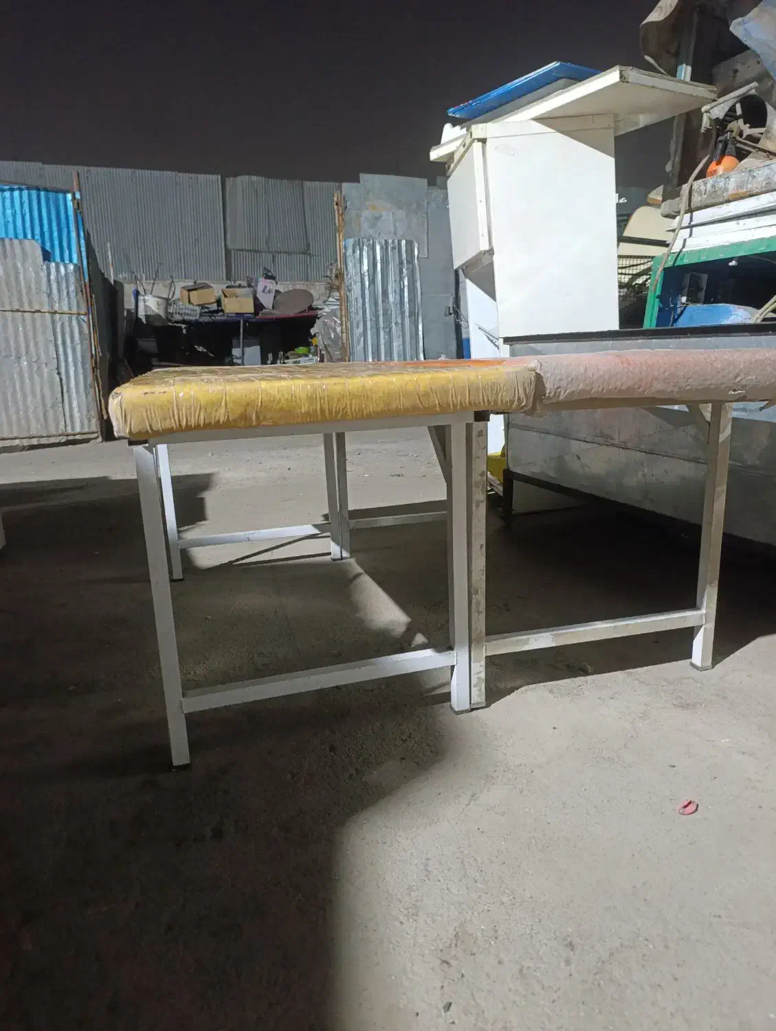 دوعددتخت ماساژ یک عدد صندلی اصلاح سالم|آرایشگاه و سالن‌های زیبایی|ری, ملک‌آباد|دیوار