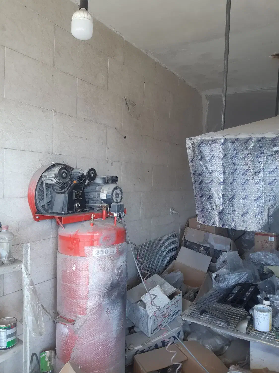 مغازه ۳۸مترری بر روی اتوبان دکتر حسینی|اجارهٔ مغازه و غرفه|سنندج, |دیوار