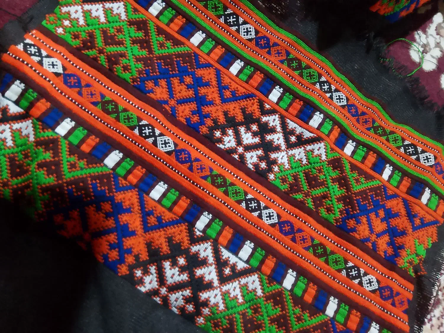 دوچگرهستم|لباس|سراوان, |دیوار