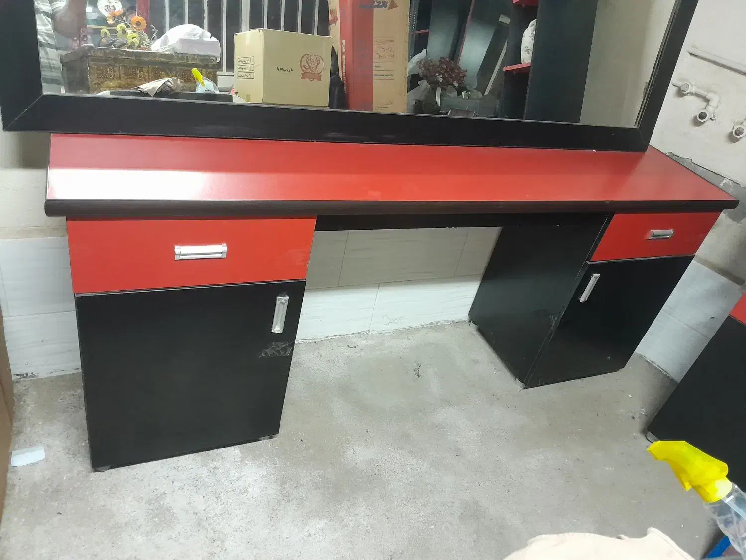 میز آینه وصندلی آرایشگاه زنانه|آرایشگاه و سالنهای زیبایی|میانه, |دیوار