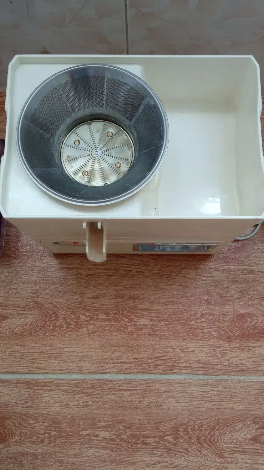 آبمیوه گیری سه کاره اصل|آبمیوهگیر و آبمرکباتگیر|قم, قلعه یزدیها|دیوار