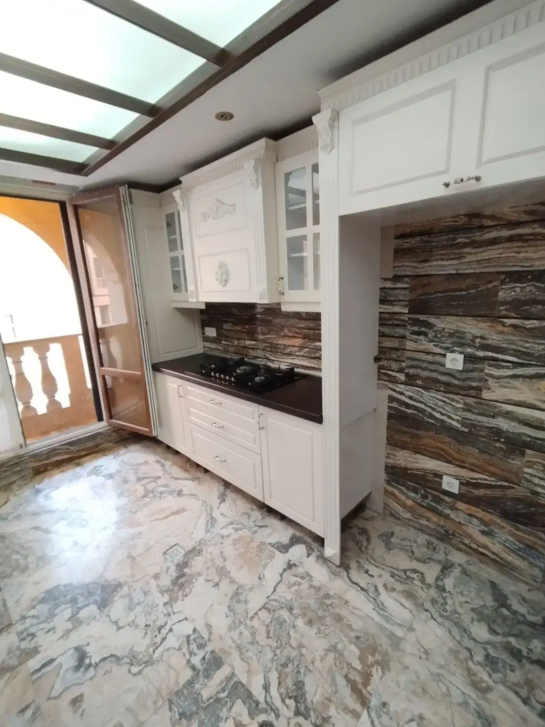 ۱۳۵متر فول چهارباغ شرقی تکواحدی ۴ ساله تخلیه