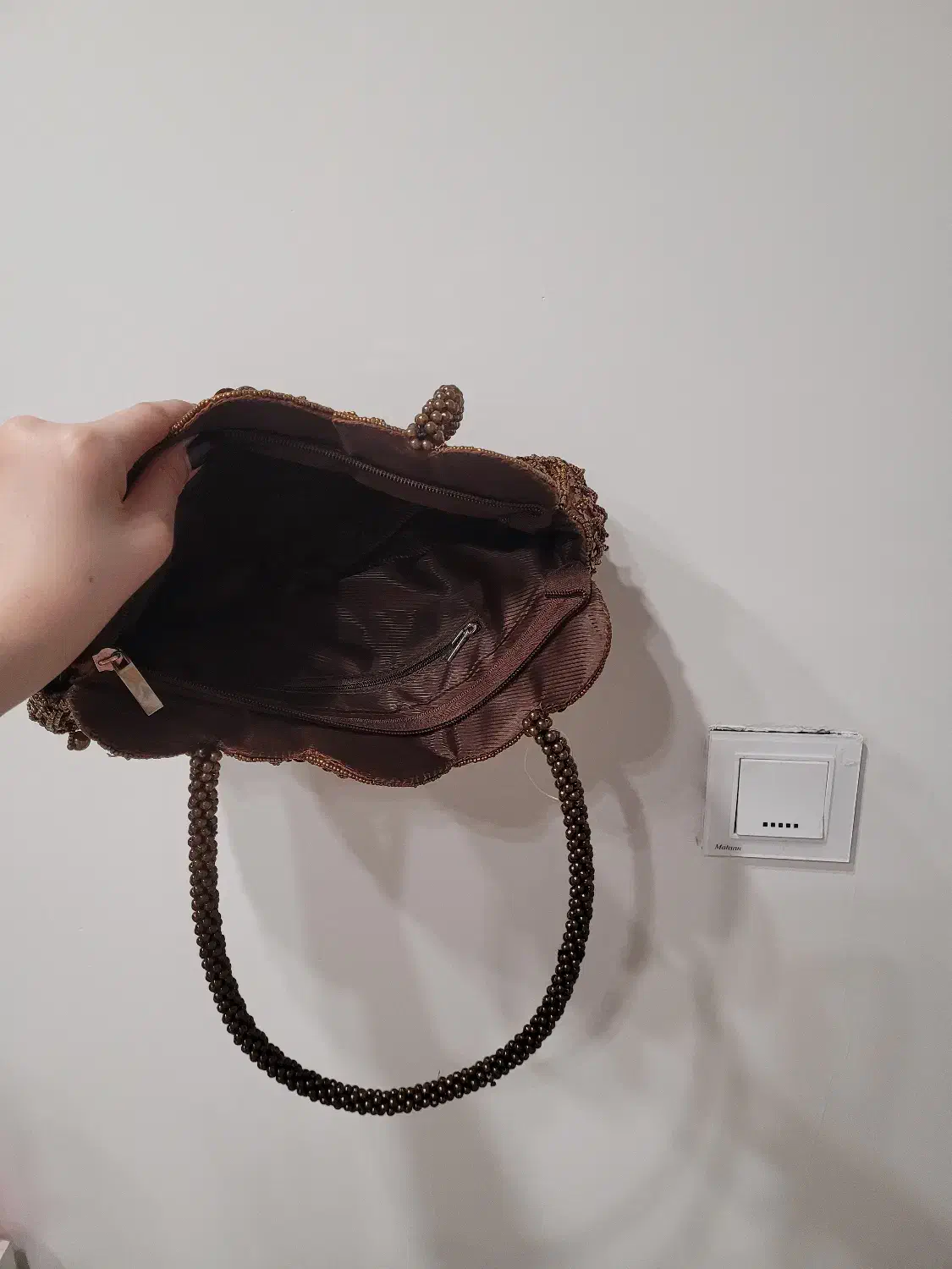 کیف مجلسی|کیف، کفش، کمربند|شیراز, میرزاکوچک خان|دیوار