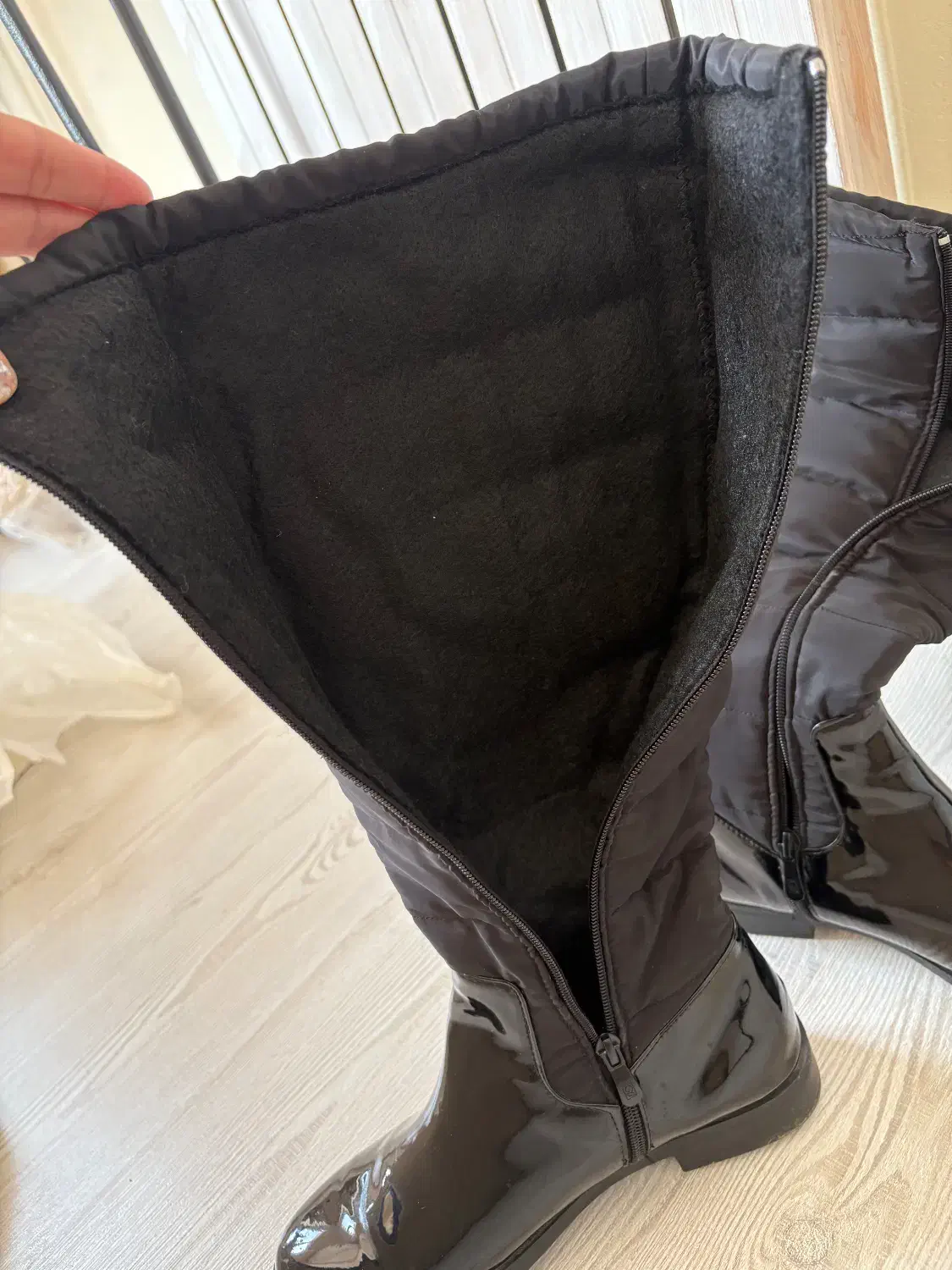 چکمه بلند|کیف، کفش، کمربند|ساری, |دیوار