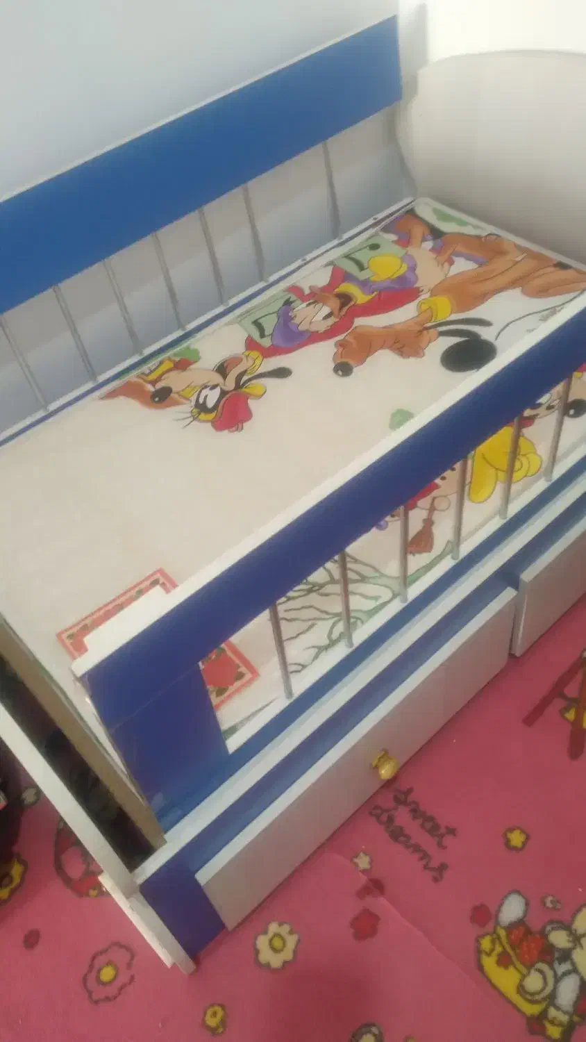 تخت کودک در حد نو|تخت و صندلی بچه|تربت جام, میان جام|دیوار