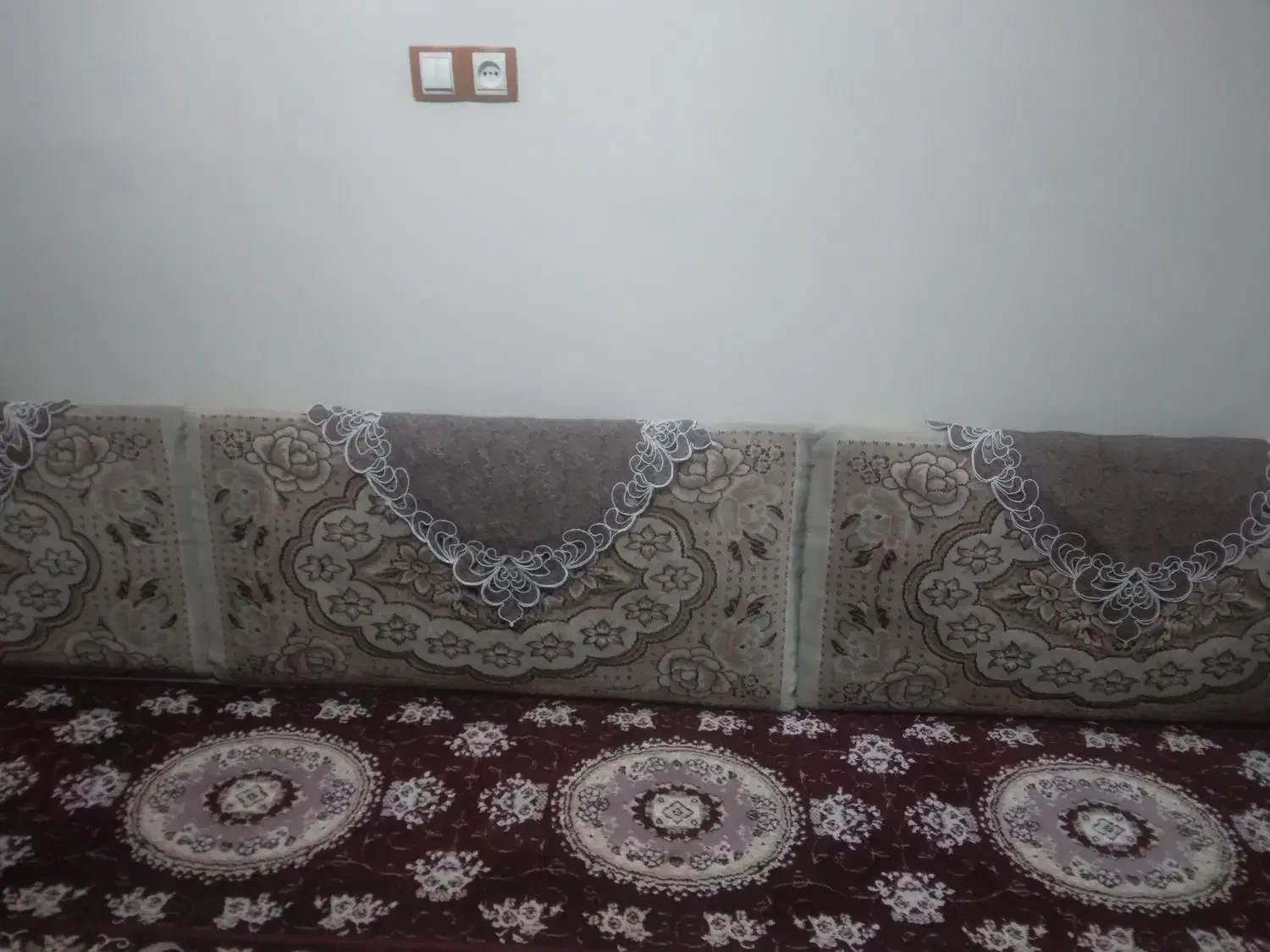 پشتی|پشتی|رباط‌کریم, رباط‌کریم|دیوار