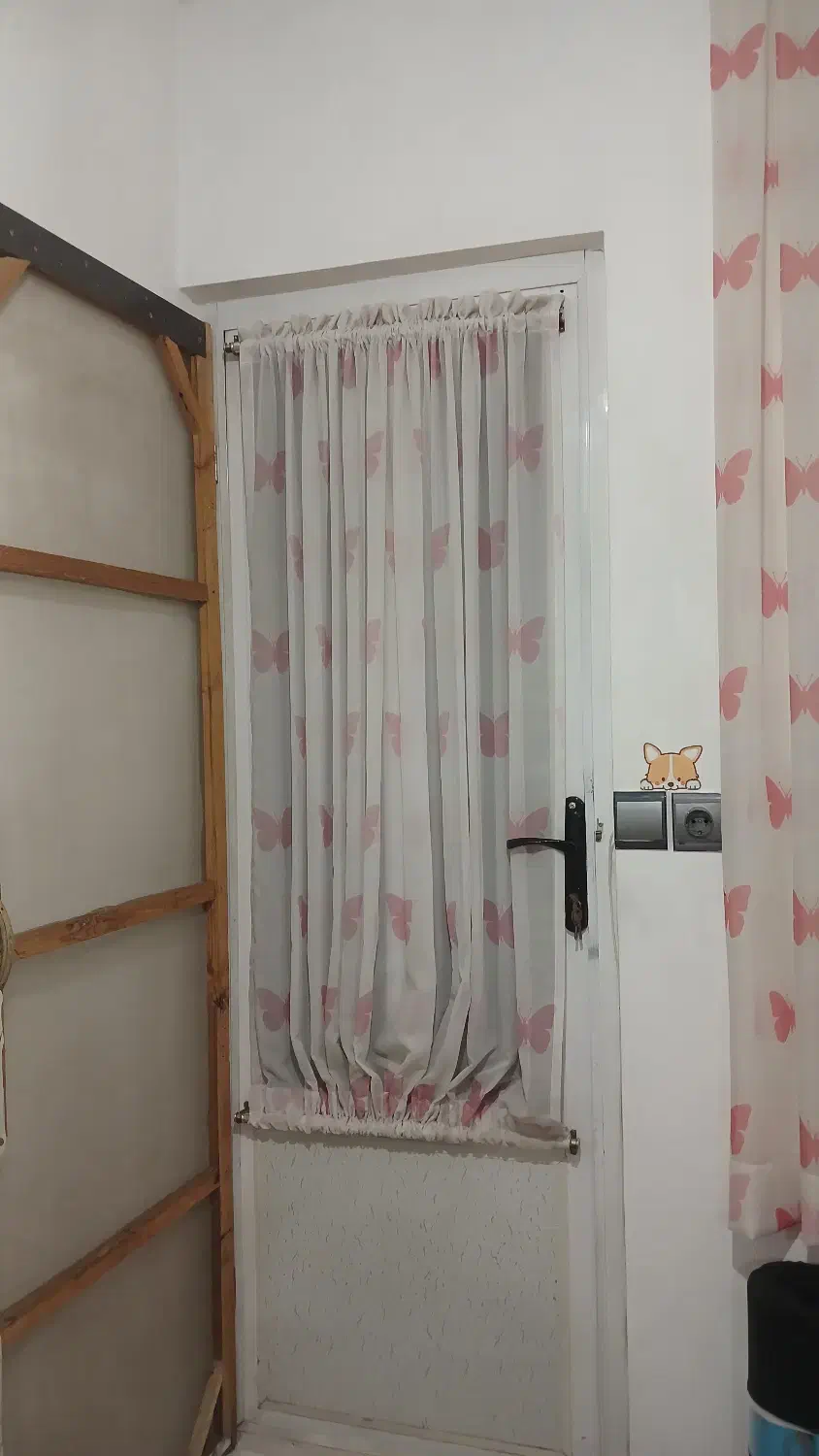 پرده جنس حریر بدون پارگی و زدگی میباشد|پرده، رانر، رومیزی|رشت, تازه آباد|دیوار