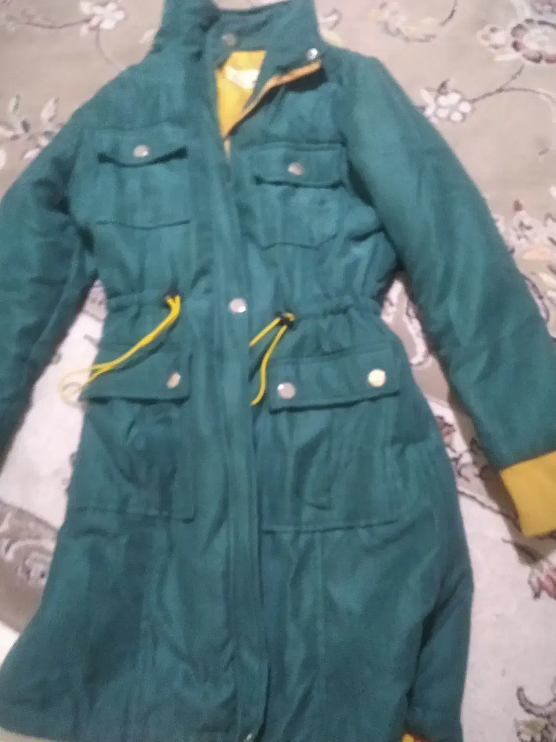 یک عدد کاپشن و وافر دخترانه|لباس|شیروان (خراسان), |دیوار