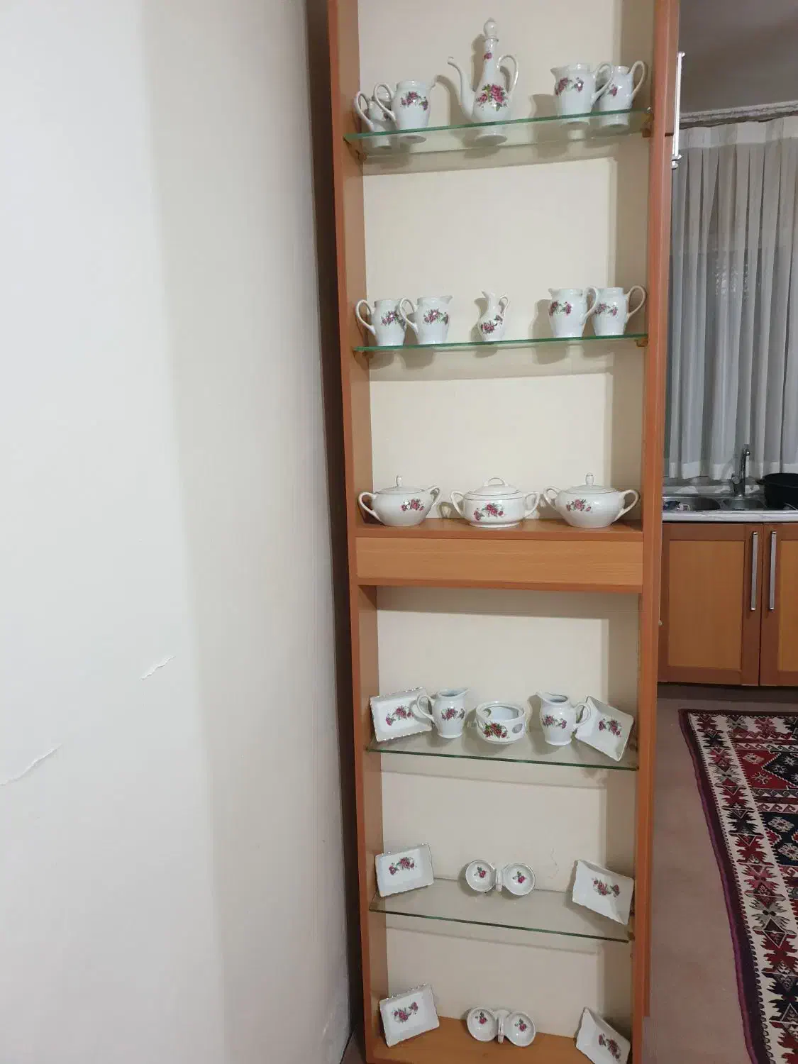 گلسرخی|کلکسیون اشیاء عتیقه|پیربازار, |دیوار