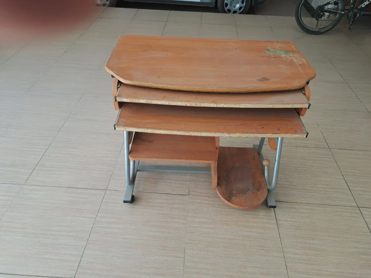 میز تحریر وکامپیوتر مستعمل|میز تحریر و کامپیوتر|شهرکرد, |دیوار