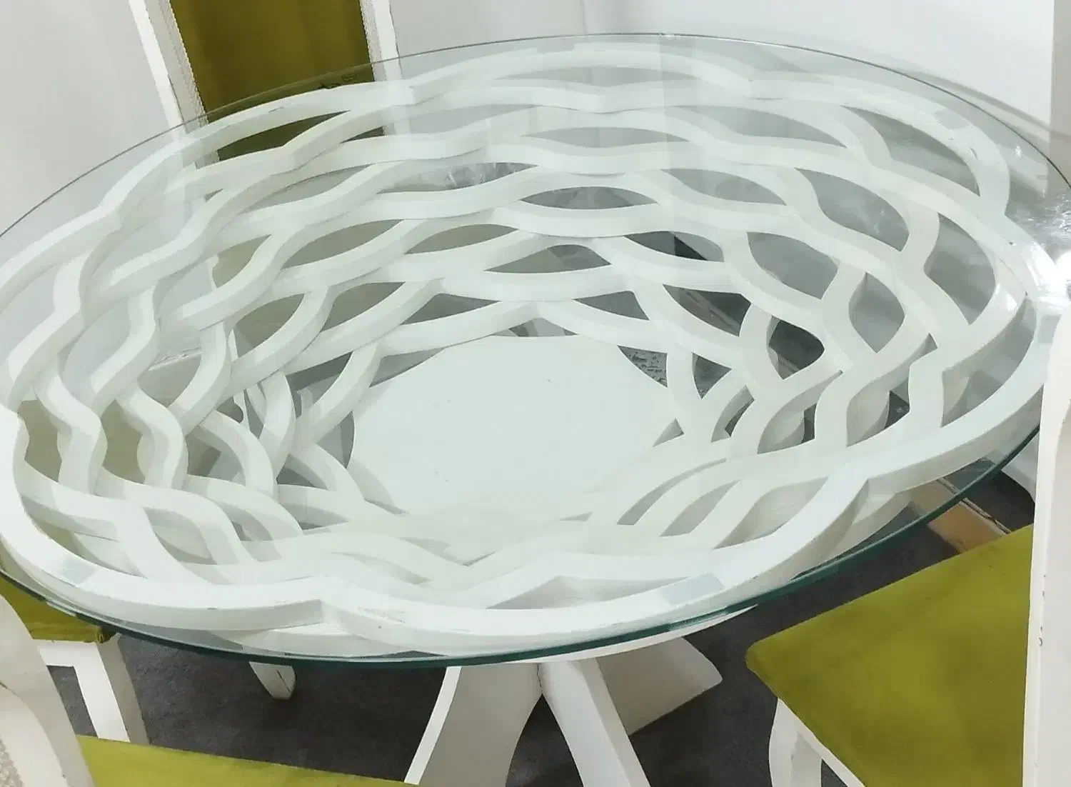 میز نهار خوری چهار نفره تمیز با شیشه سکوریت|میز و صندلی غذاخوری|قم, پردیسان|دیوار