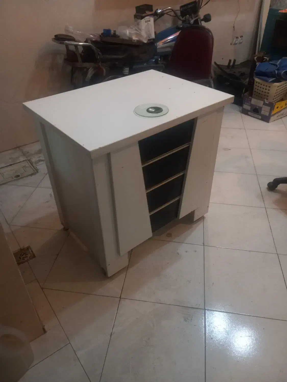 میز کامپیتر ویا تحریر به علاوه صندلی اداری|میز تحریر و کامپیوتر|اندیشه, اندیشه فاز ۱|دیوار