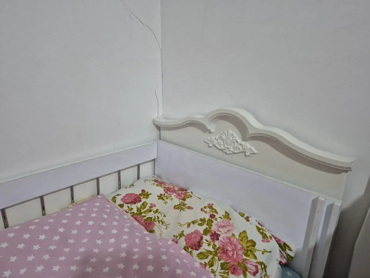 تخت گهواره ای نو|تخت و سرویس خواب|خواف, |دیوار