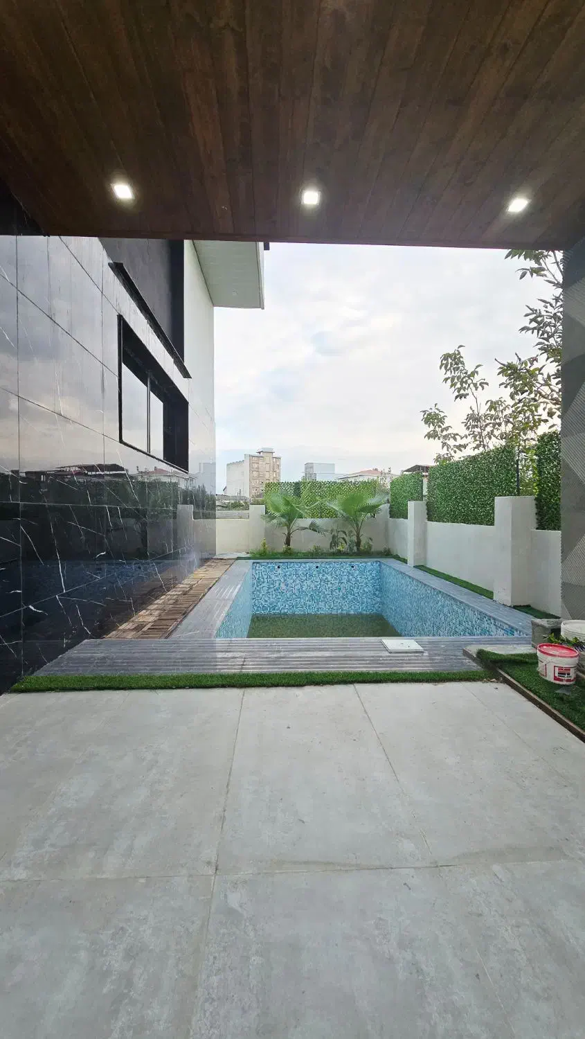 فروش ویلای ۲۶۵ متری استخردار نما مدرن شهری|فروش خانه و ویلا|تنکابن, |دیوار