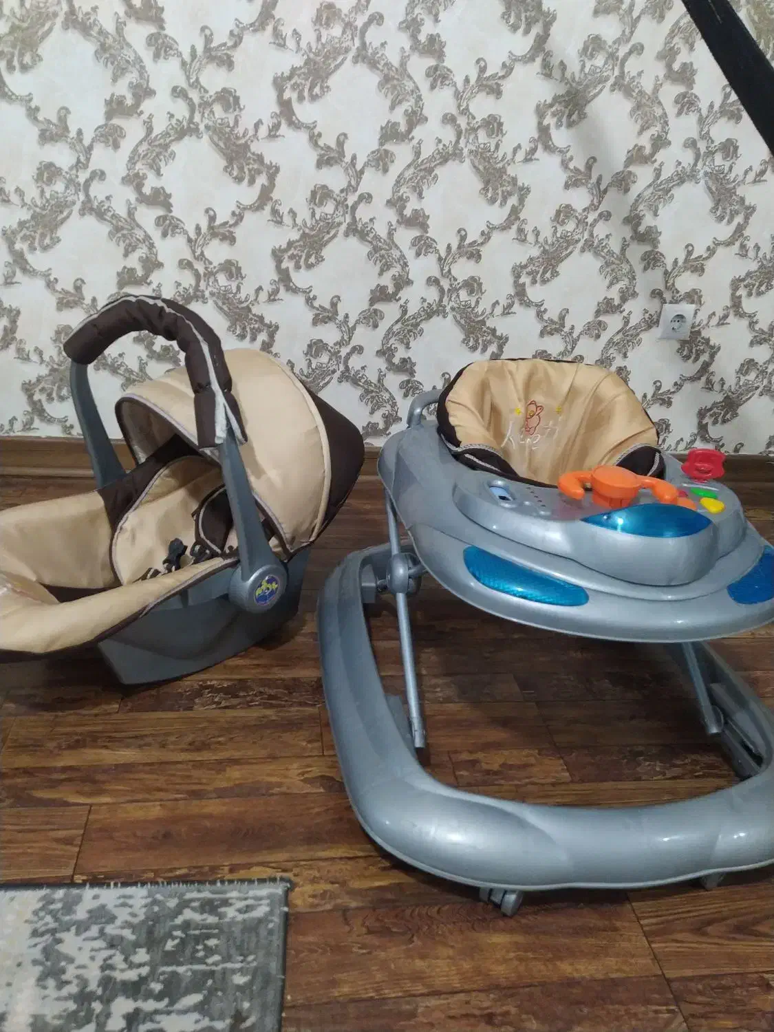 روروک|کالسکه و لوازم جانبی|بندر انزلی, معلم|دیوار