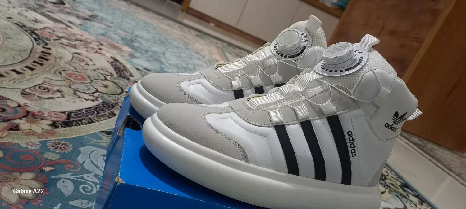 کفش آدیداس|کیف، کفش، کمربند|فومن, |دیوار