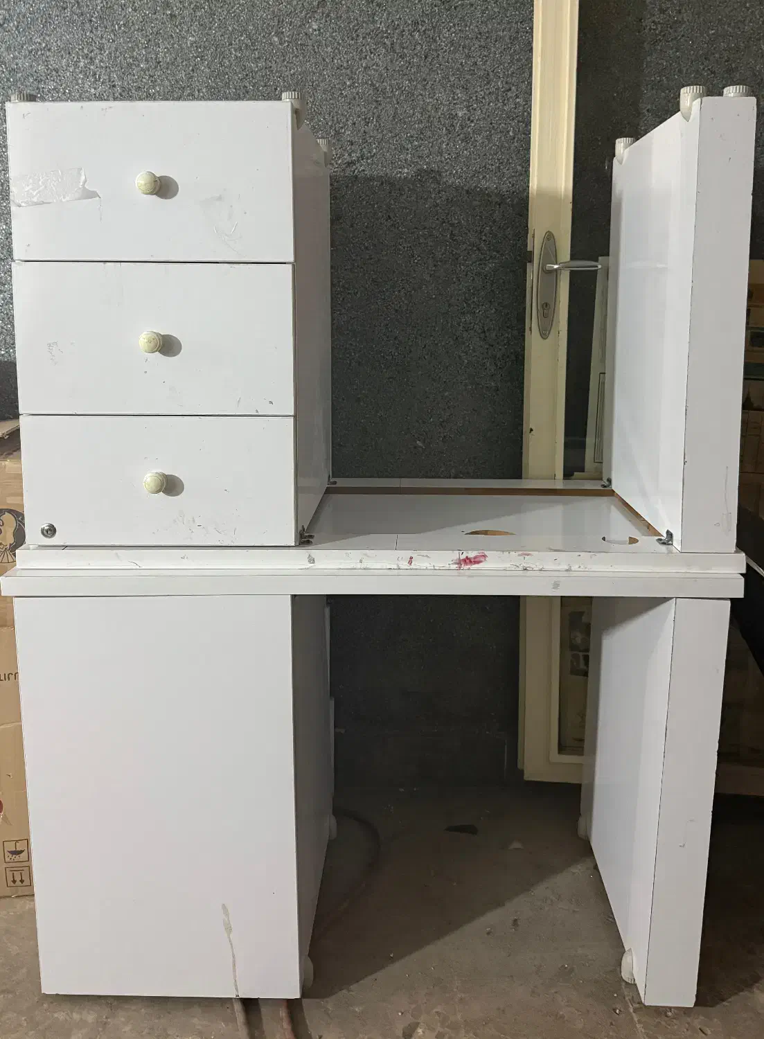 فروش ویژه و فوری لوازم ارایشگاهی  میز ،صندلی،تخت|آرایشگاه و سالن‌های زیبایی|اردبیل, |دیوار