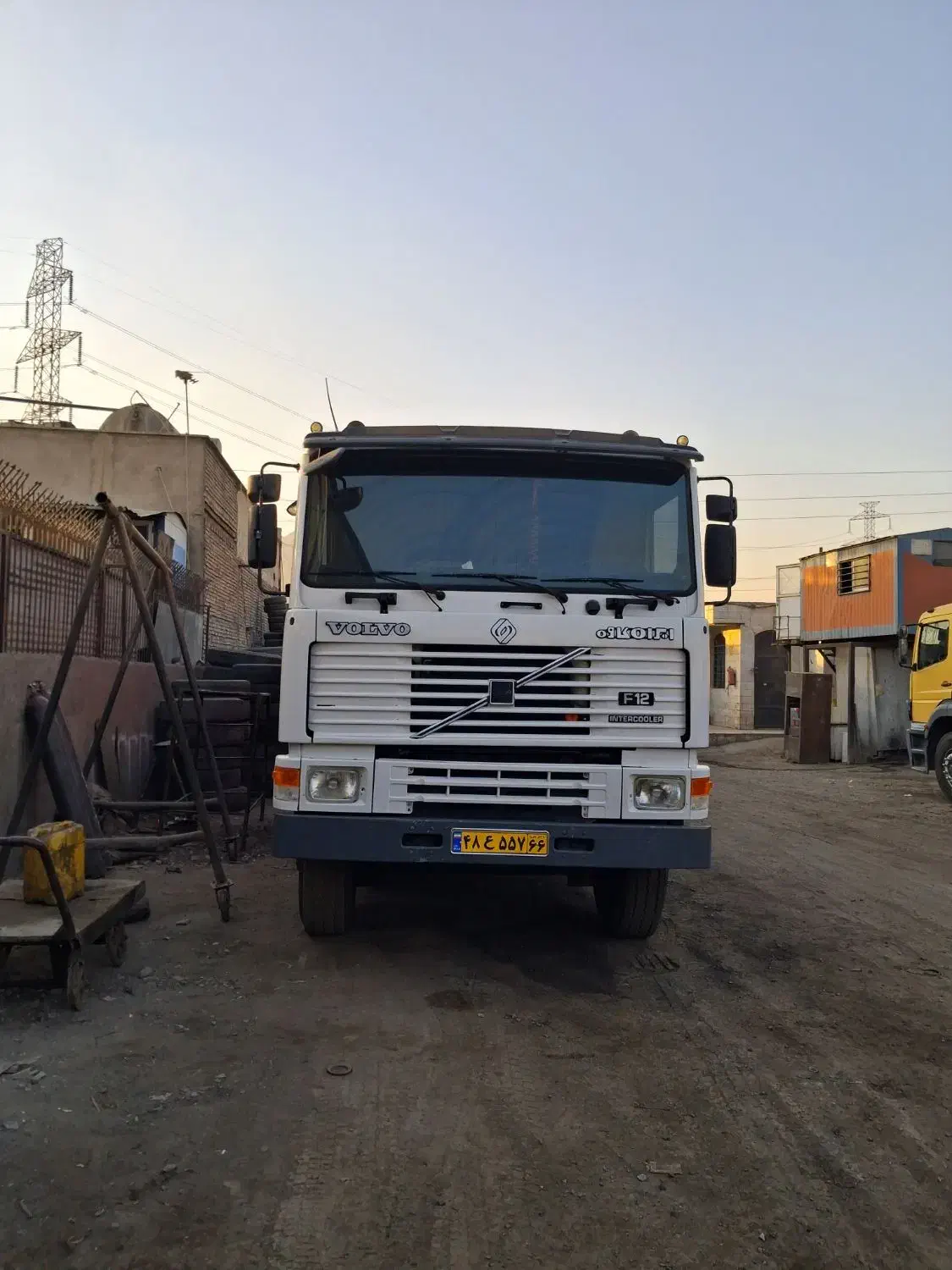 کشنده اف ۱۲ مدل ۶۵|خودرو سنگین|اسلام‌شهر, ملک‌آباد|دیوار