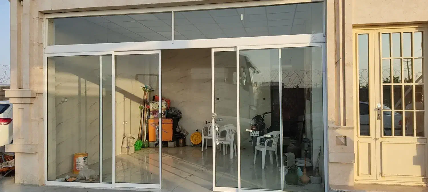 نصب و تعمیر درب برقی و شیشه سکوریت فوری تضمینی|خدمات پیشه و مهارت|صدرا-فارس, فاز ۱|دیوار