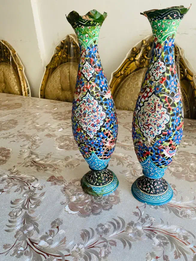 دوعدد گلدون مسی مینا کاری|کلکسیون اشیاء عتیقه|اصفهان, باغ دریاچه|دیوار