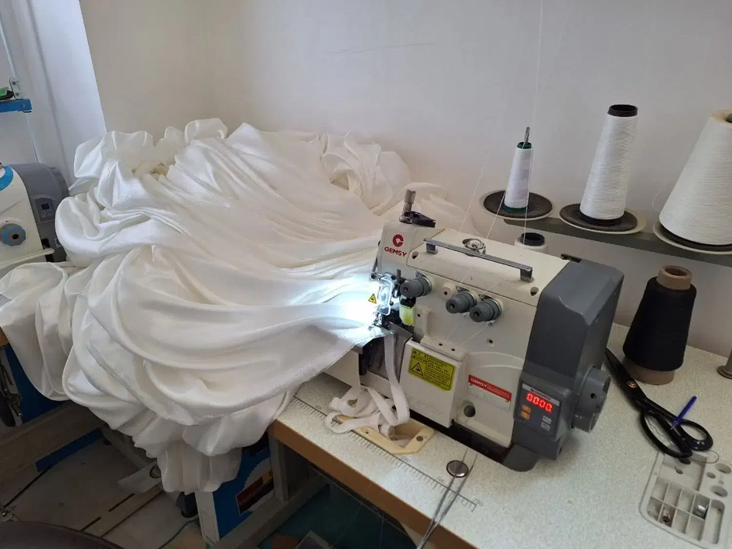 خدمات تعمیر و دوخت و نصب ملورین|پرده، رانر، رومیزی|بندرعباس, |دیوار