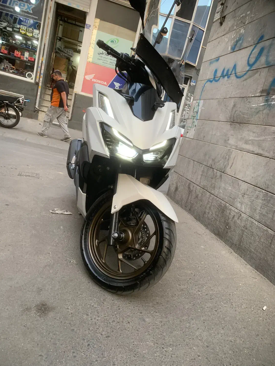 کلیک واریو 160|موتورسیکلت|تهران, گمرک|دیوار