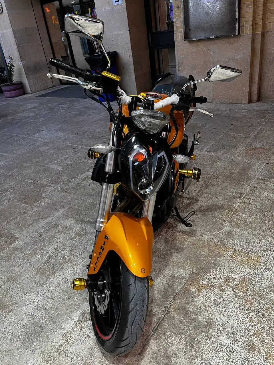 بنلی ۳۰۰ جفت سیلندر|موتورسیکلت|شیراز, بازار|دیوار