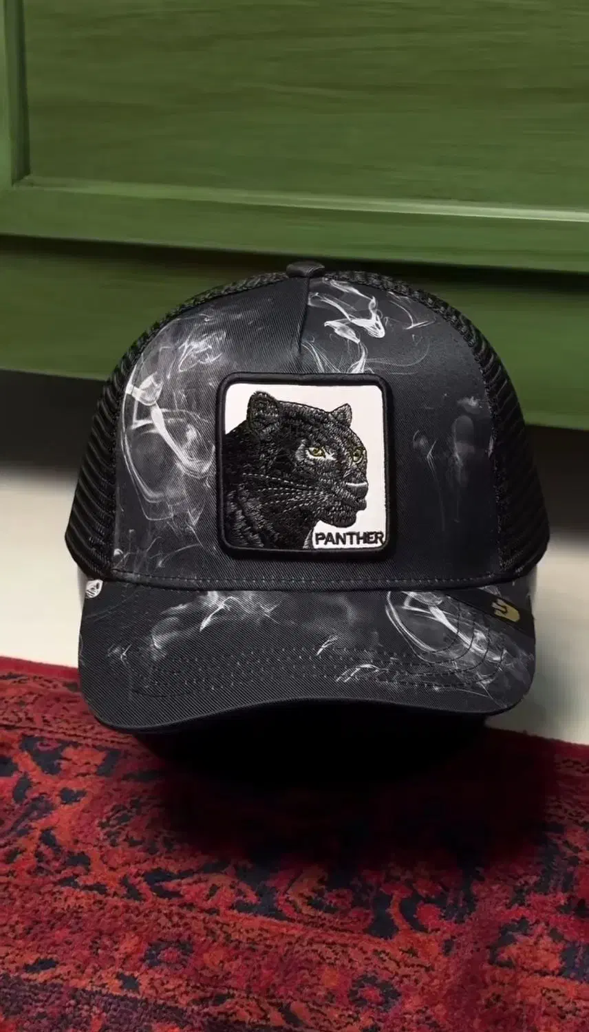 کلاه|لباس|خوی, |دیوار