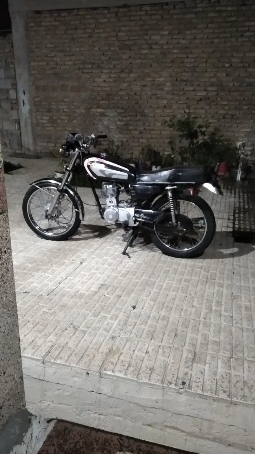 موتور هوندا ۱۲۵ با مدارک|موتورسیکلت|قائم‌شهر, |دیوار